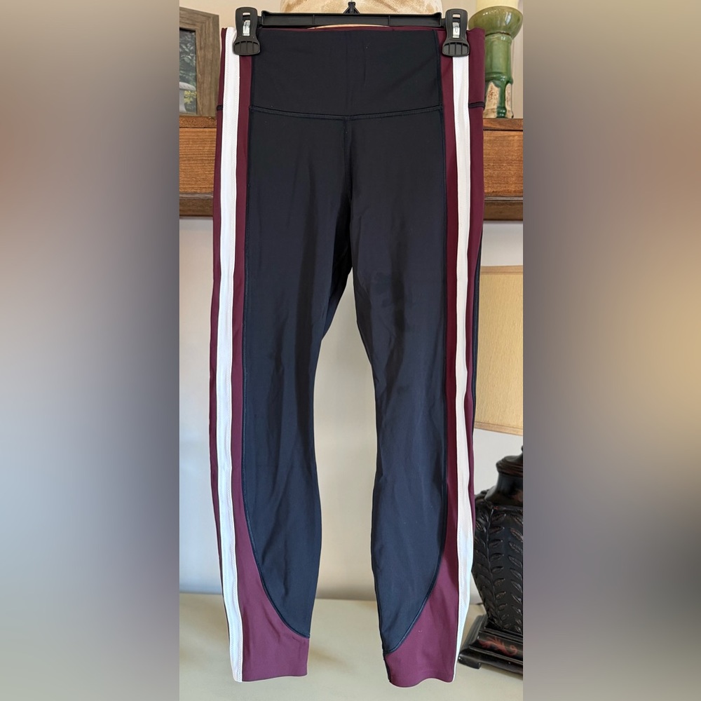Athleta Crunch 7/8 Tight Leggings Black Maroon - Small - Picture 2 of 6